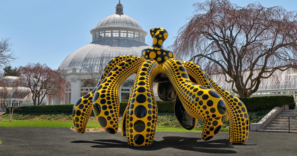 Gigantes Esculturas De Bolinhas Dominam O Jardim Botânico De Nova York